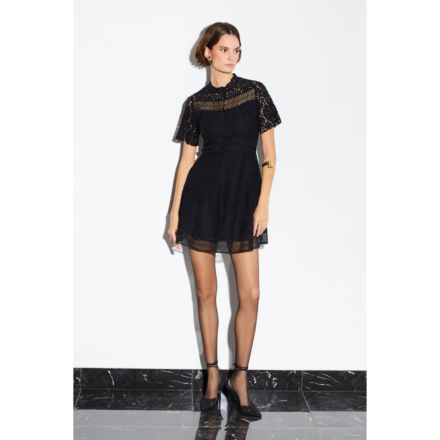 DANTELLİ KISA KOLLU MİNİ ELBİSE