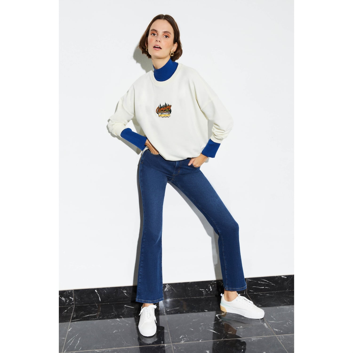 BASKILI BİSİKLET YAKA SWEATSHIRT