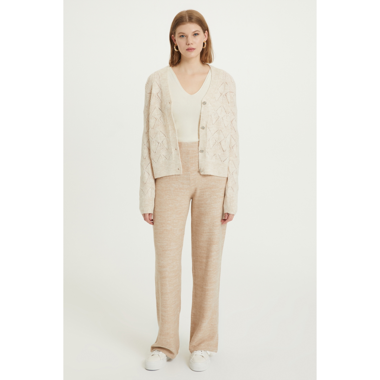 TAŞLI DÜĞME DETAYLI TRİKO HIRKA