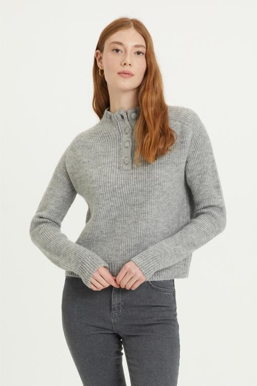  DÜĞME DETAYLI TRİKO KAZAK