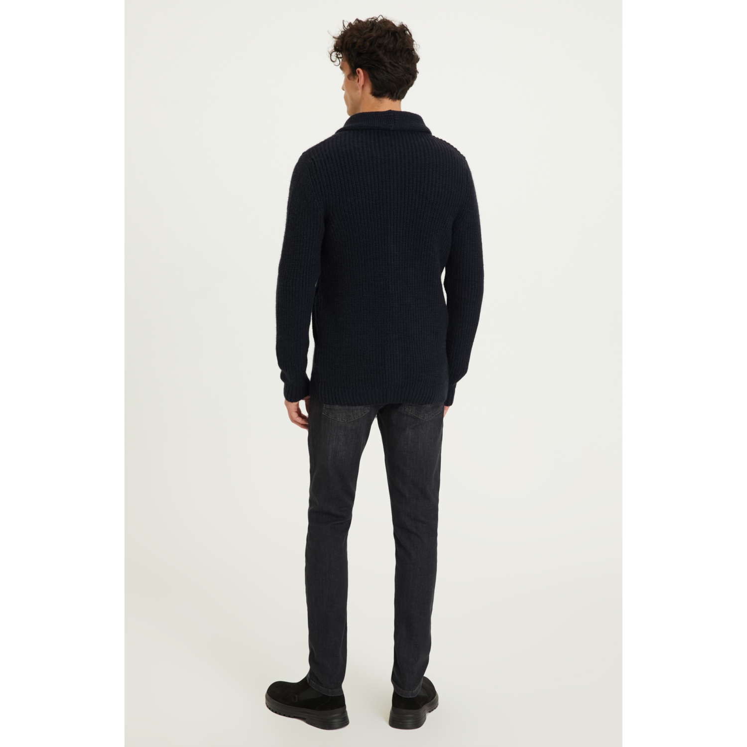 ŞAL YAKA DÜĞMELİ TRİKO HIRKA