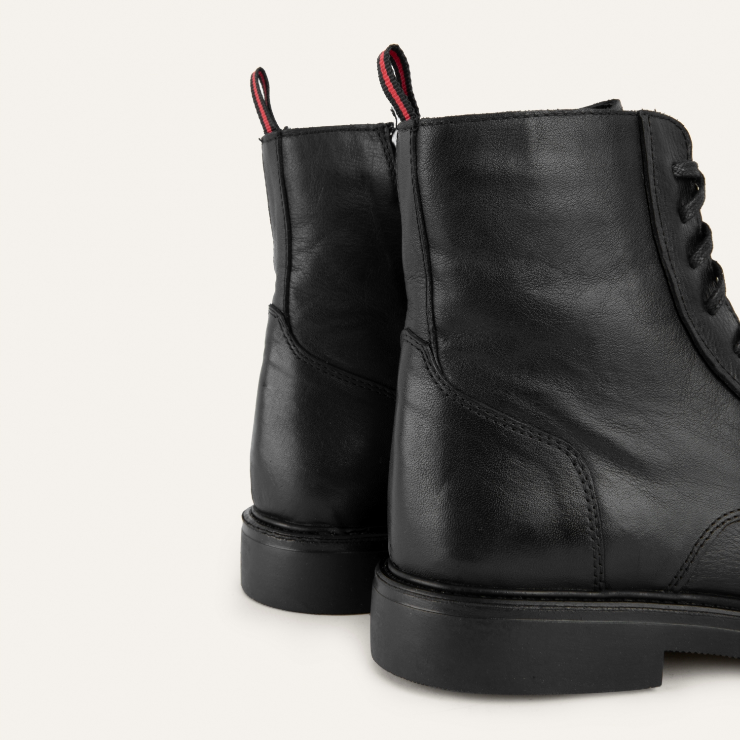 BAĞCIKLI HAKİKİ DERİ BOT