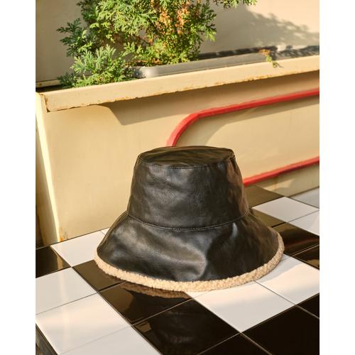  DERİ GÖRÜNÜMLÜ İÇİ YÜN BUCKET ŞAPKA