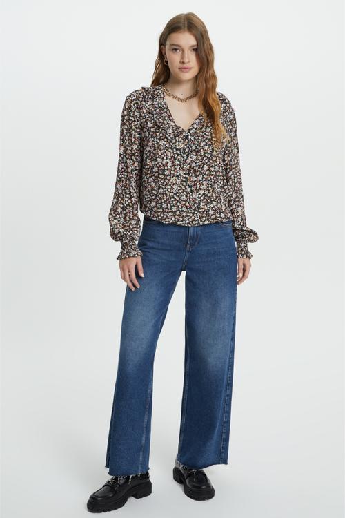  ÇİÇEK DESENLİ DÜĞMELİ BLUZ