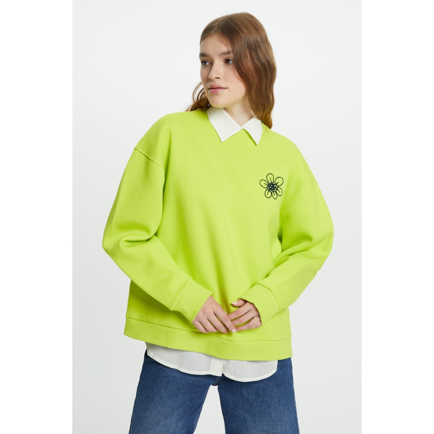 ÇİÇEK NAKIŞLI BİSİKLET YAKA SWEATSHIRT