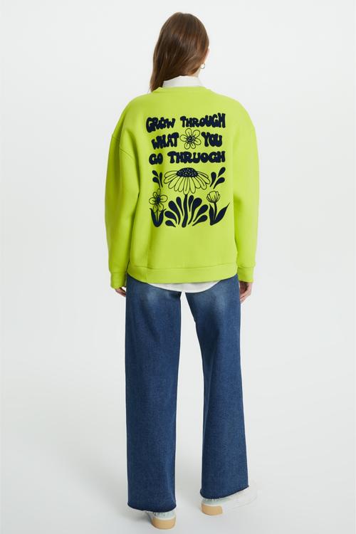  ÇİÇEK NAKIŞLI BİSİKLET YAKA SWEATSHIRT