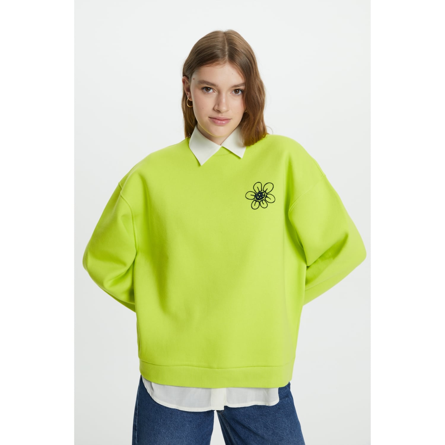 ÇİÇEK NAKIŞLI BİSİKLET YAKA SWEATSHIRT