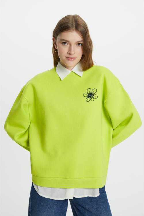  ÇİÇEK NAKIŞLI BİSİKLET YAKA SWEATSHIRT