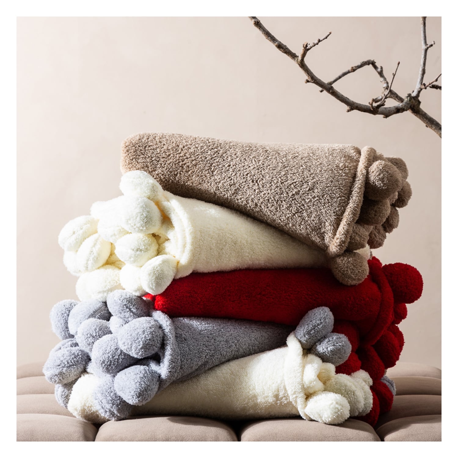 PONPONLU DİZ ÜSTÜ BATTANİYE BEJ 130X160