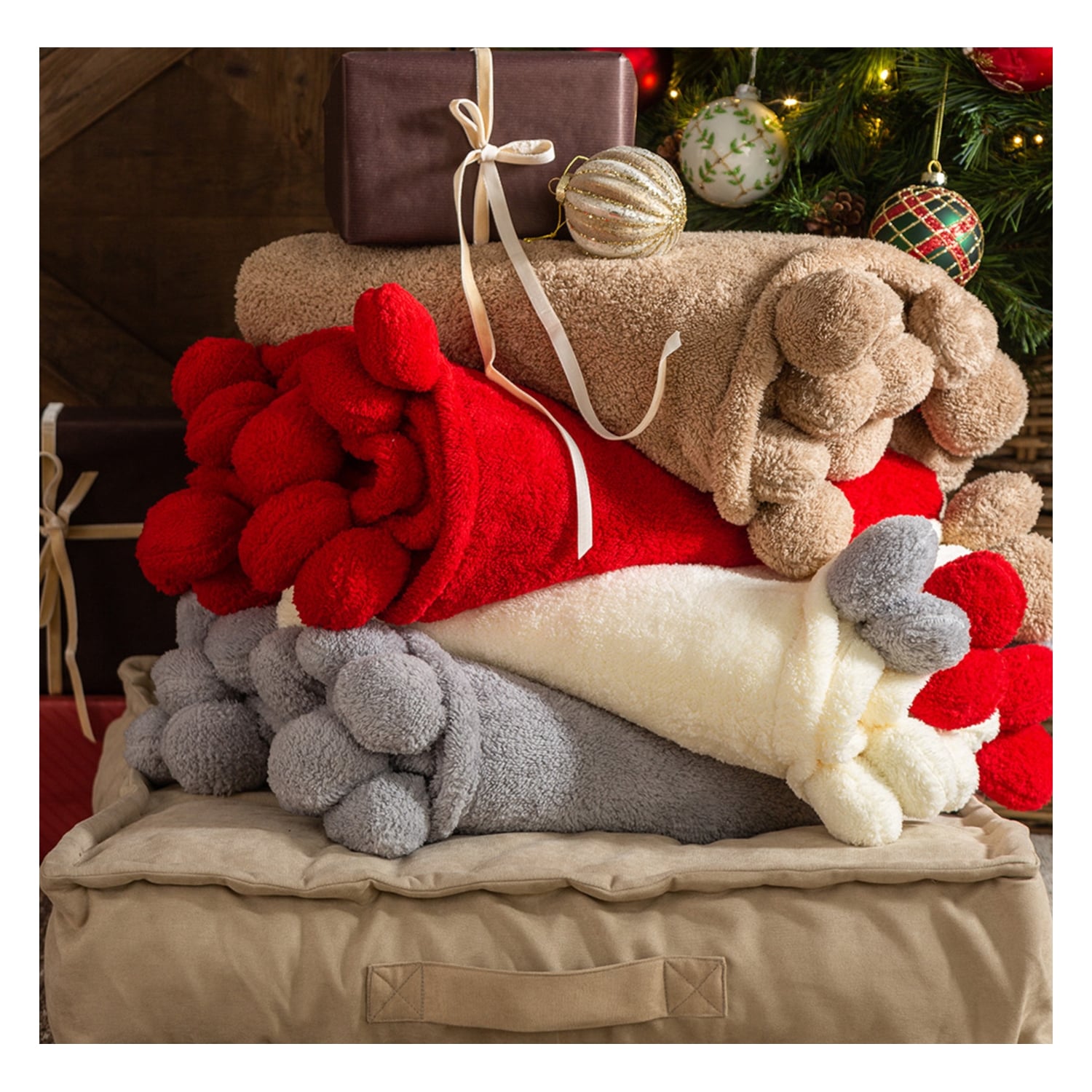 PONPONLU DİZ ÜSTÜ BATTANİYE BEJ 130X160