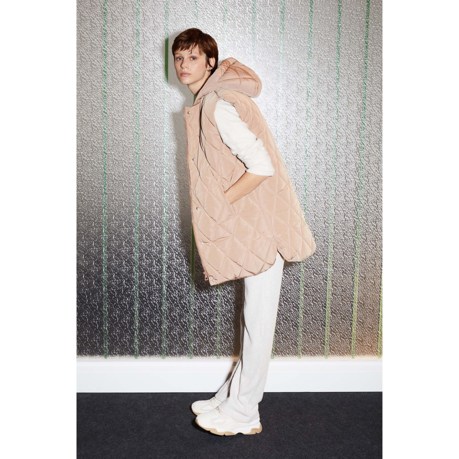 KAPÜŞONLU KAPİTONELİ YELEK