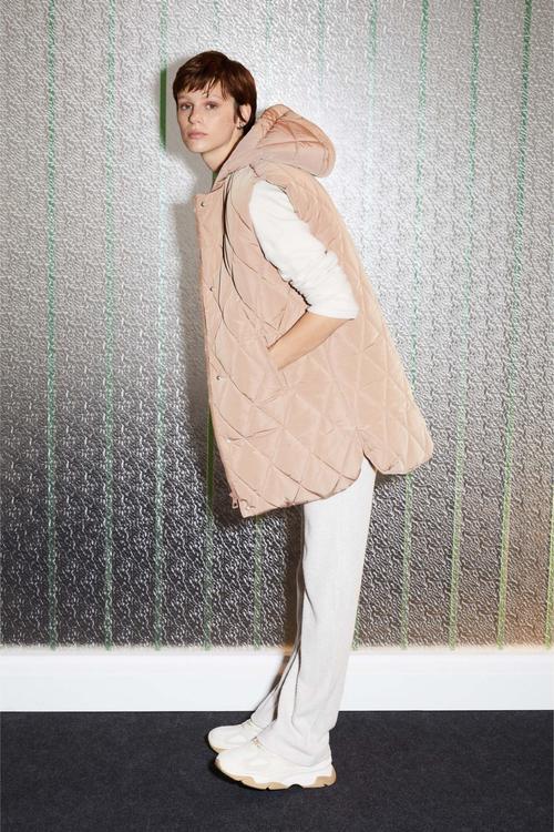  KAPÜŞONLU KAPİTONELİ YELEK