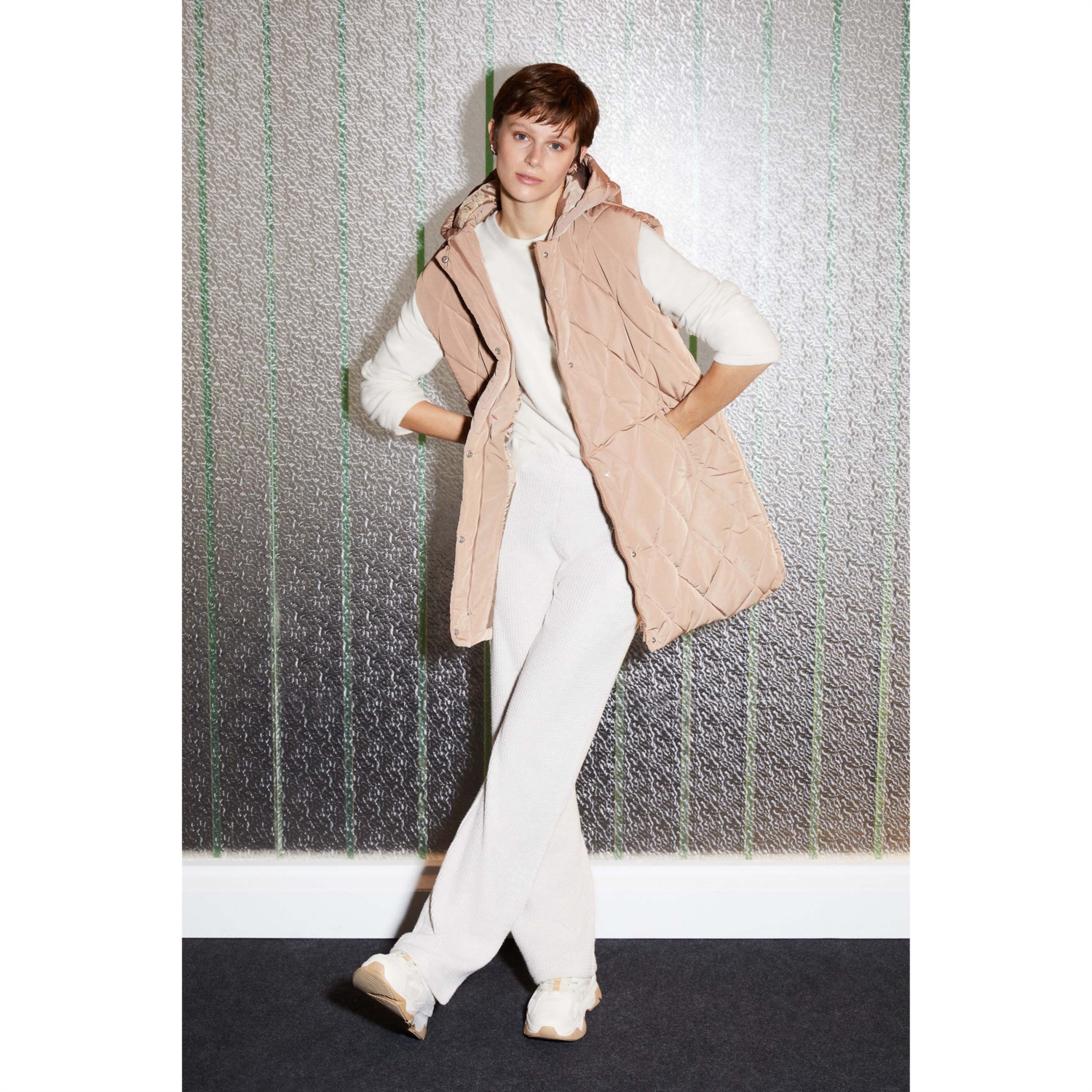 KAPÜŞONLU KAPİTONELİ YELEK