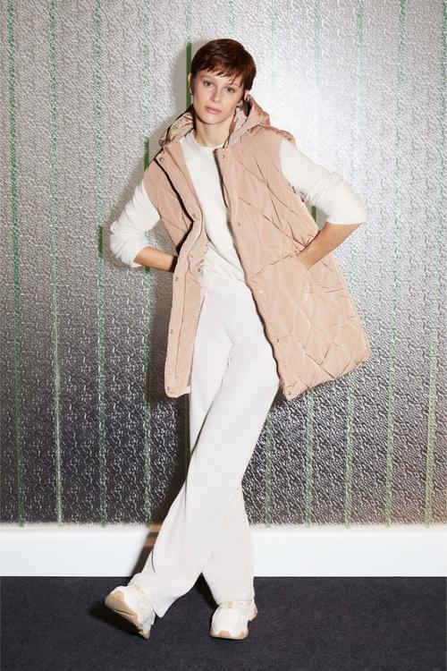  KAPÜŞONLU KAPİTONELİ YELEK