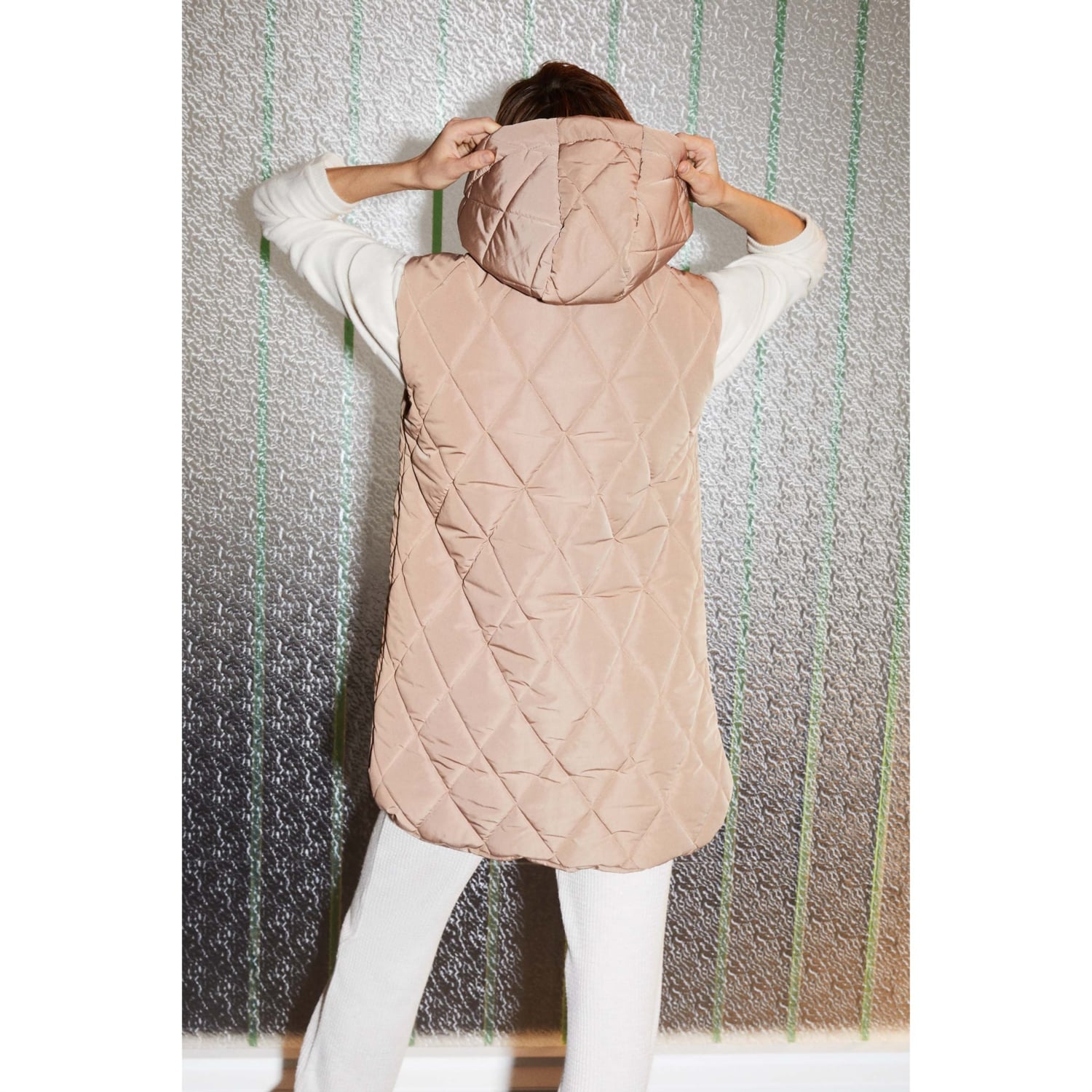 KAPÜŞONLU KAPİTONELİ YELEK