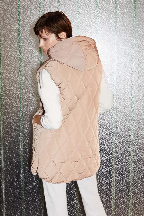  KAPÜŞONLU KAPİTONELİ YELEK