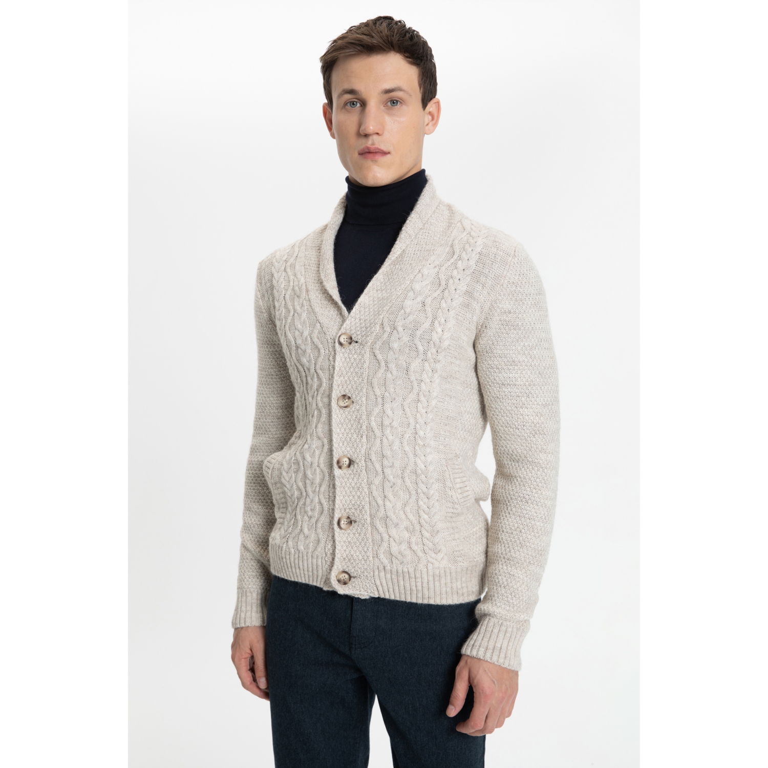 JAKARLI ŞAL YAKA TRİKO HIRKA