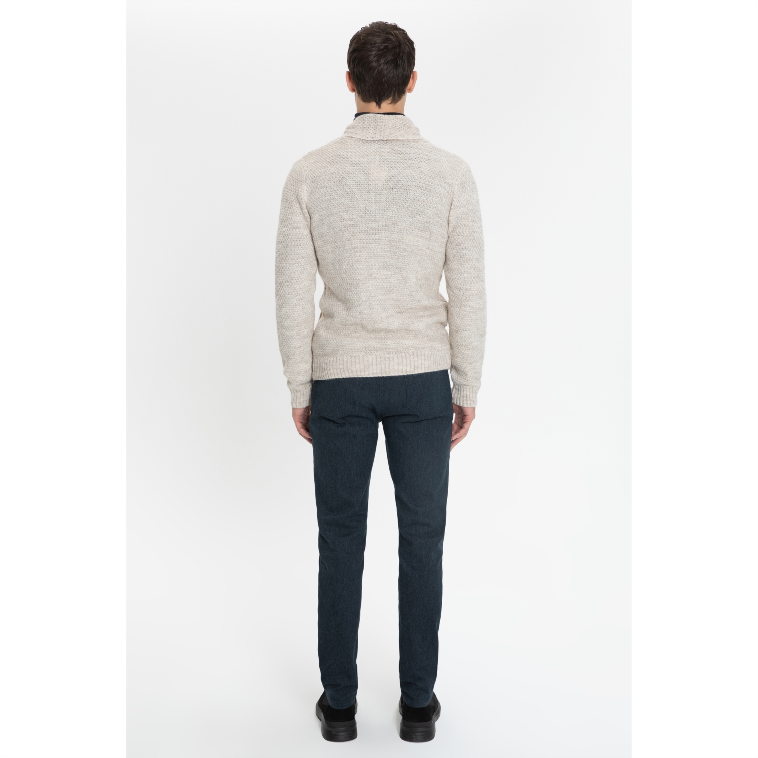 JAKARLI ŞAL YAKA TRİKO HIRKA