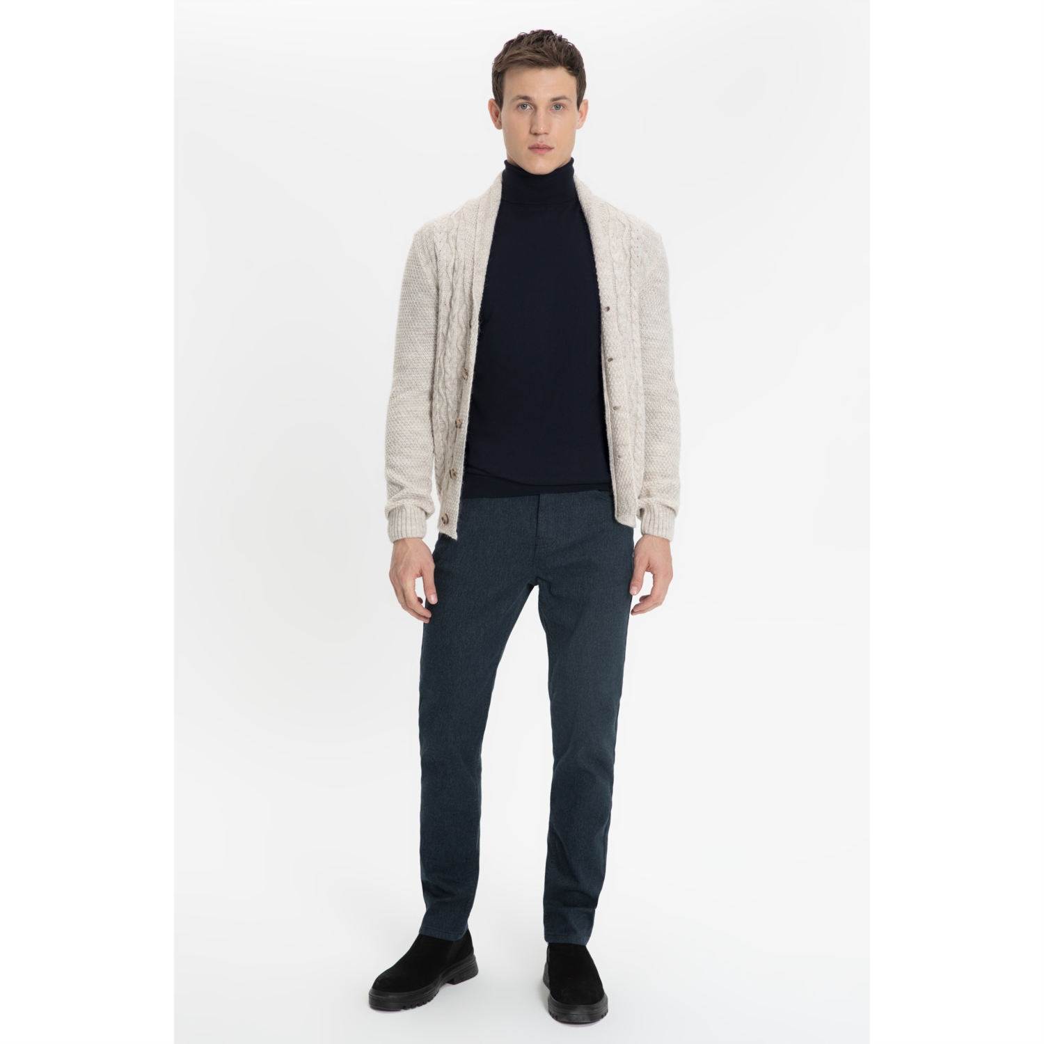 JAKARLI ŞAL YAKA TRİKO HIRKA