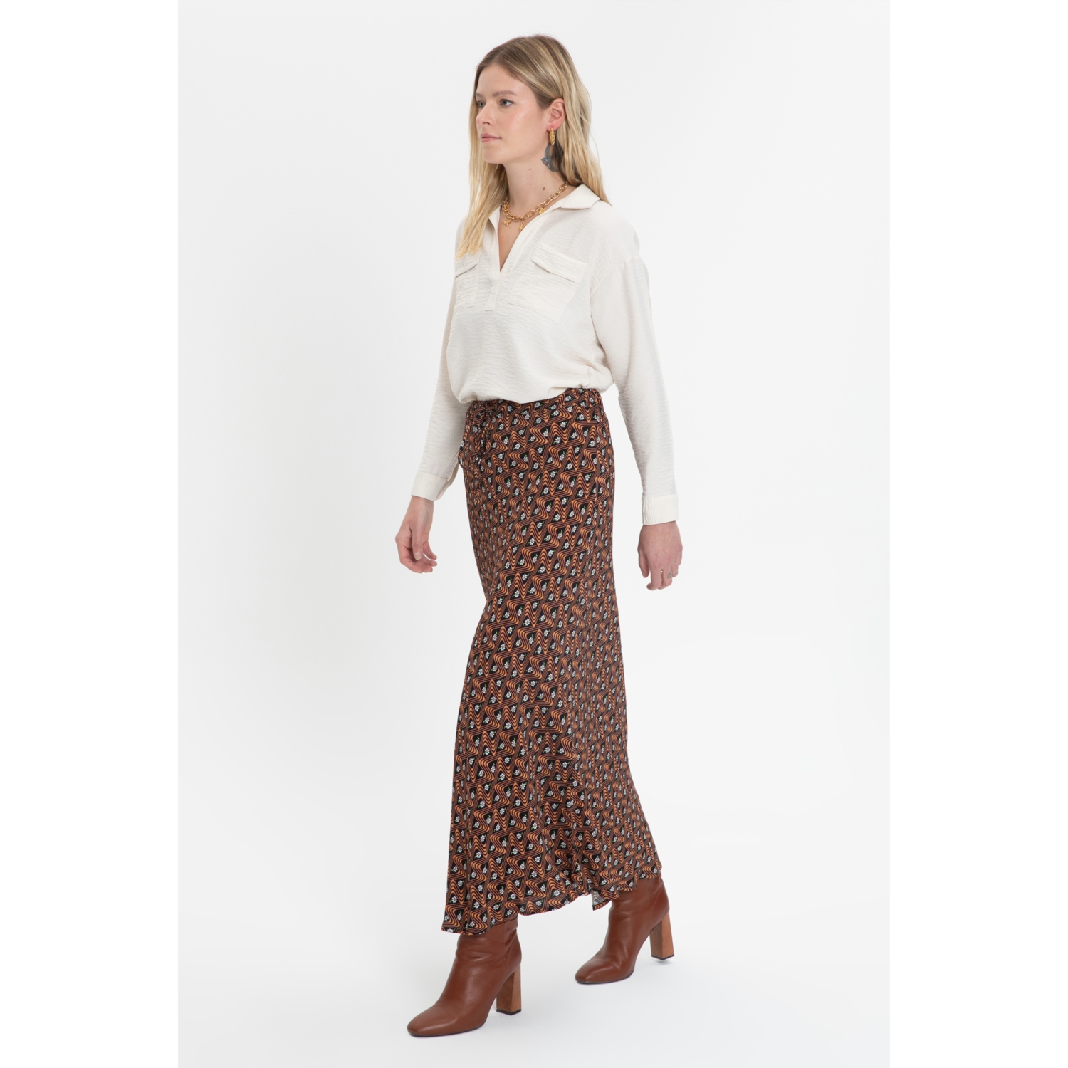 BASKILI A FORM UZUN ETEK