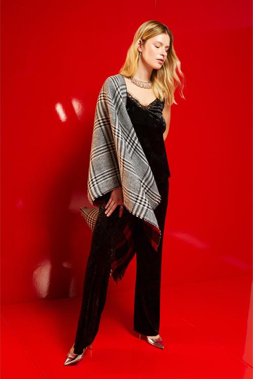  ASKILI DANTEL DETAYLI KADİFE BLUZ