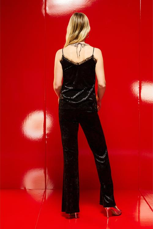  ASKILI DANTEL DETAYLI KADİFE BLUZ