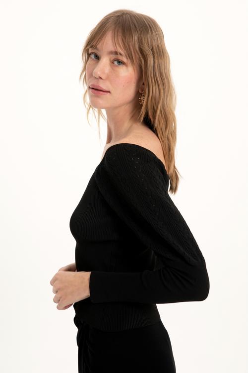  AÇIK YAKA TRİKO KAZAK