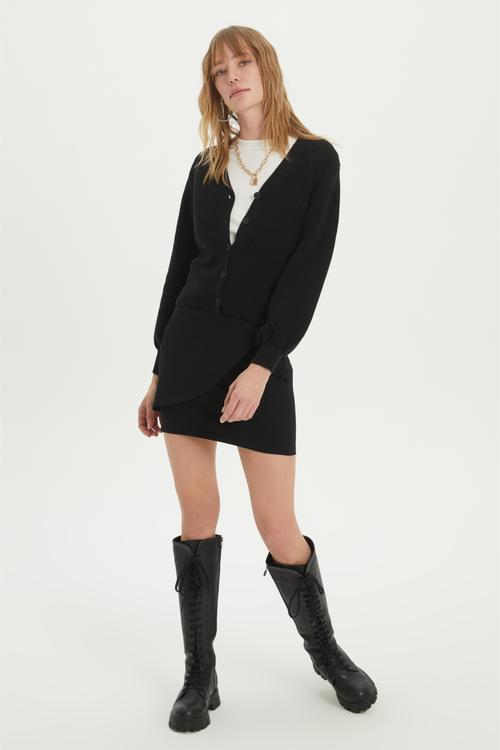  V YAKA DÜĞMELİ TRİKO HIRKA