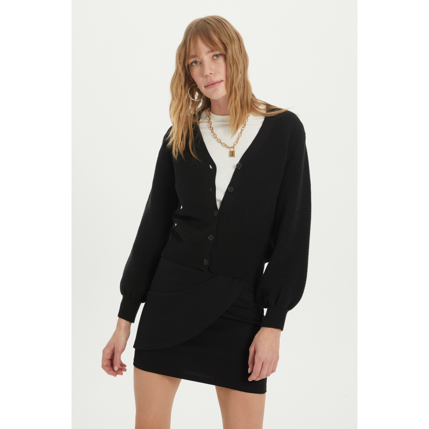 V YAKA DÜĞMELİ TRİKO HIRKA