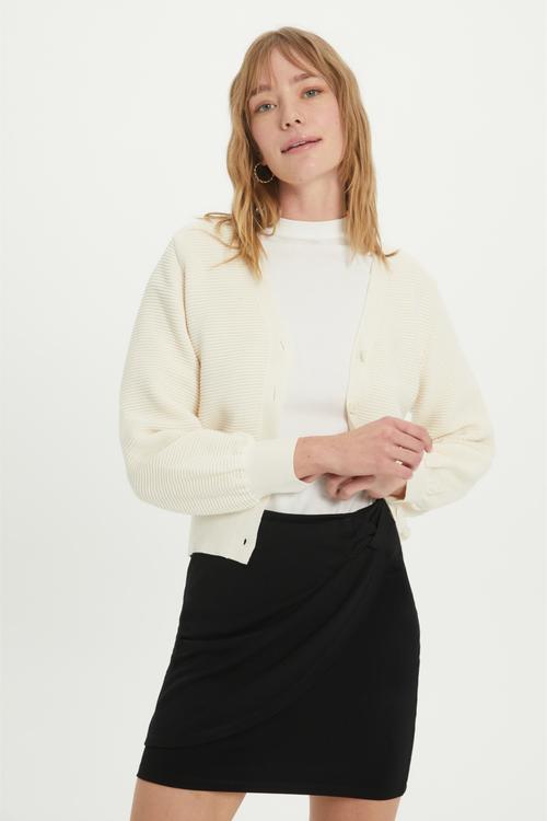  V YAKA DÜĞMELİ TRİKO HIRKA