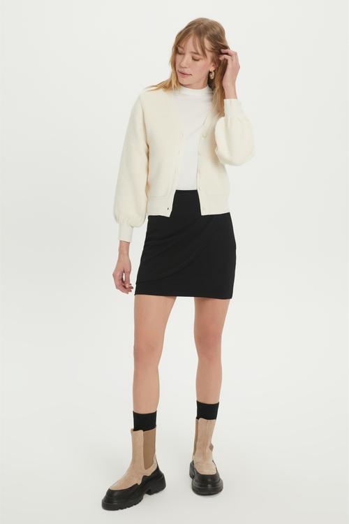  V YAKA DÜĞMELİ TRİKO HIRKA