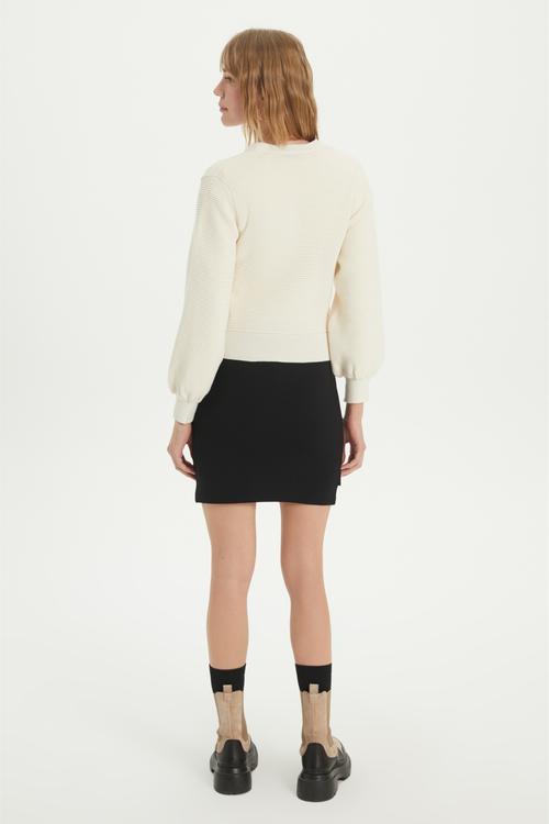  V YAKA DÜĞMELİ TRİKO HIRKA