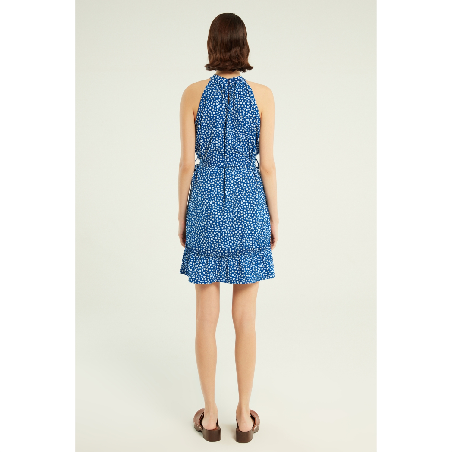 ÇİÇEK DESENLİ DİK YAKA KOLSUZ MİNİ KLOŞ ELBİSE