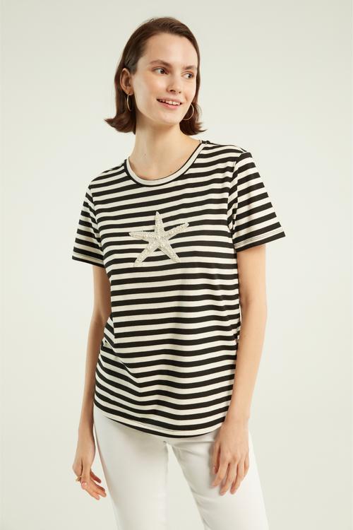  TAŞLI DENİZ YILDIZI DETAYLI KISA KOLLU T-SHIRT