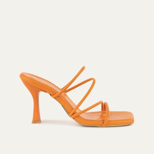  DERİ GÖRÜNÜMLÜ İNCE TOPUKLU TERLİK