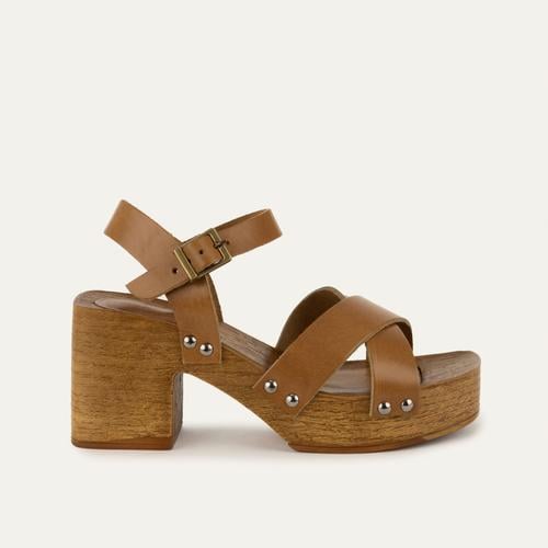  DERİ GÖRÜNÜMLÜ KALIN TOPUKLU SANDALET