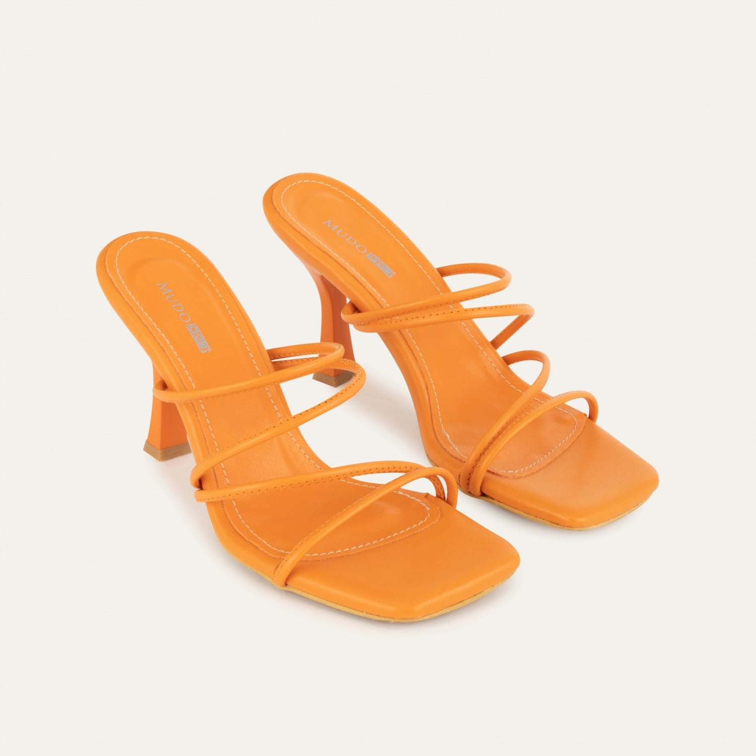 DERİ GÖRÜNÜMLÜ İNCE TOPUKLU TERLİK