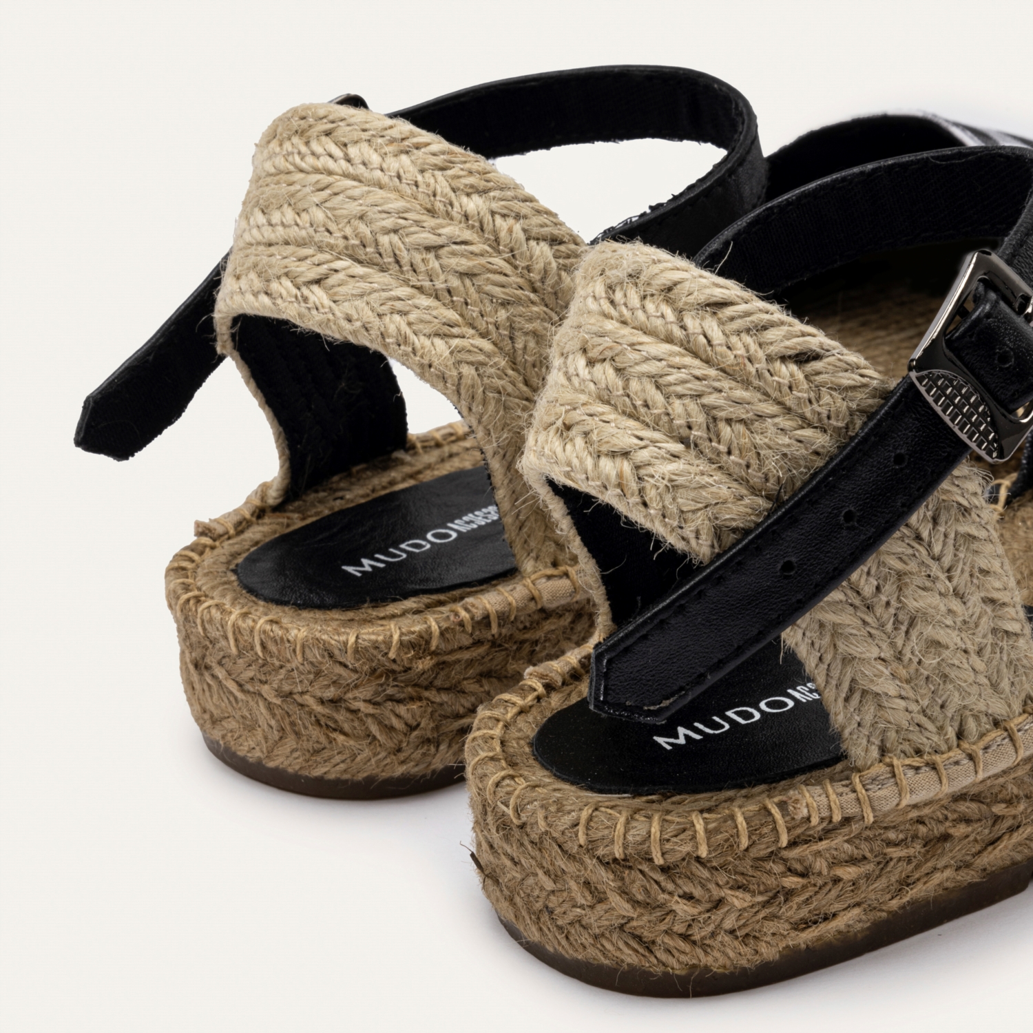 PÖTİKARELİ SANDALET