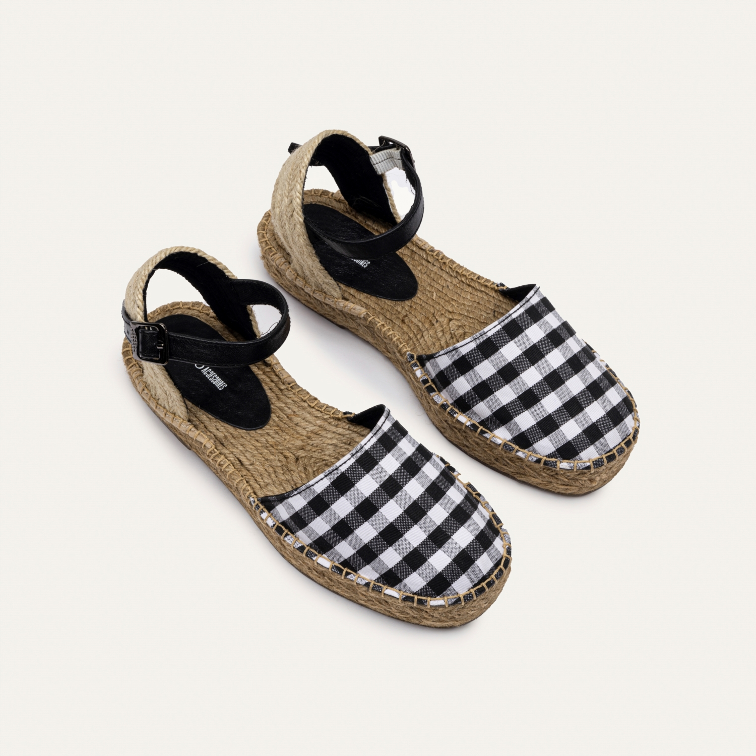 PÖTİKARELİ SANDALET