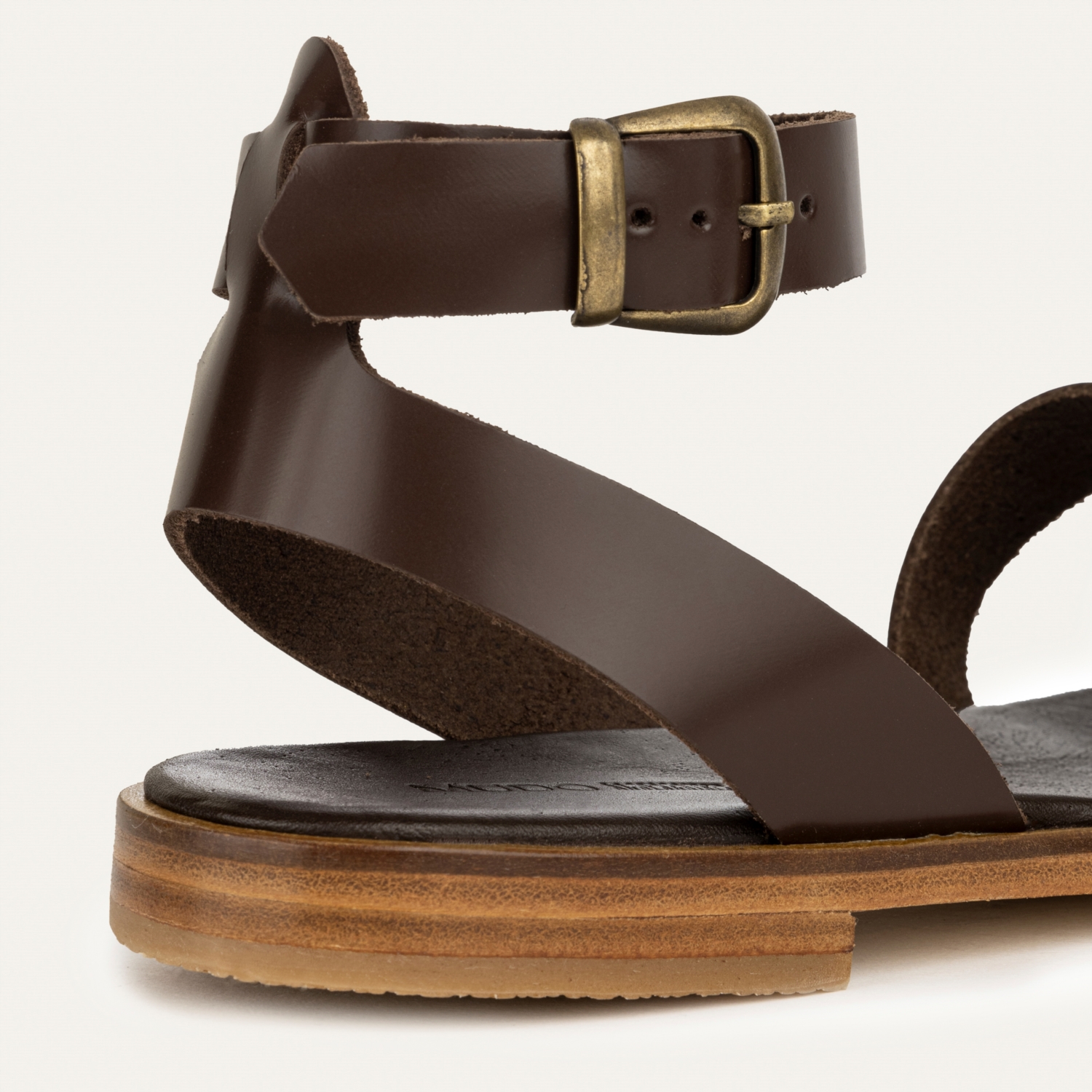 TOKA DETAYLI HAKİKİ DERİ SANDALET