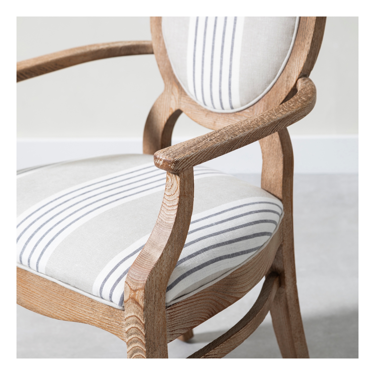 SELRA KOLÇAKLI MASİF AHŞAP SANDALYE BEJ