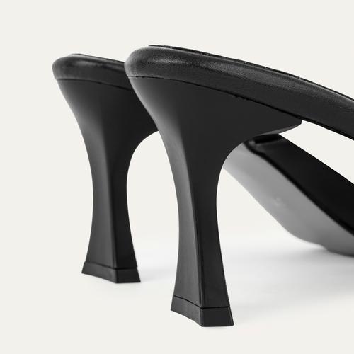  DERİ GÖRÜNÜMLÜ TOPUKLU TERLİK