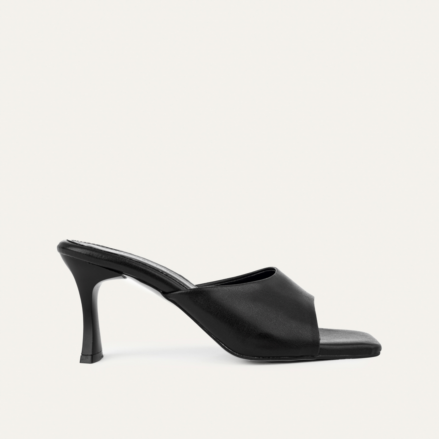 DERİ GÖRÜNÜMLÜ TOPUKLU TERLİK