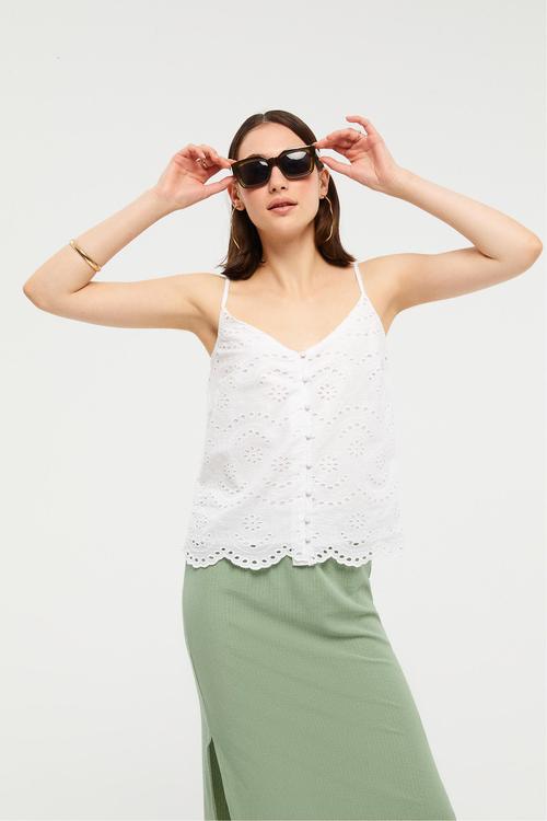  FİSTO İŞLEMELİ ASKILI BLUZ