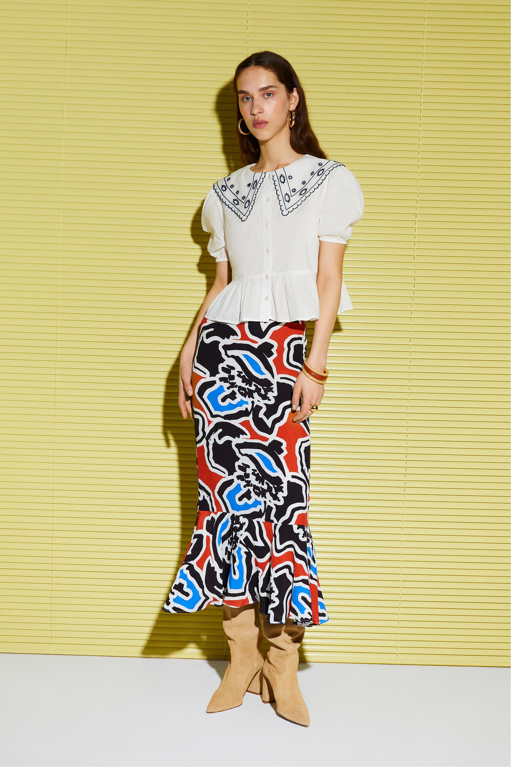 İŞLEMELİ BALON KOL BLUZ