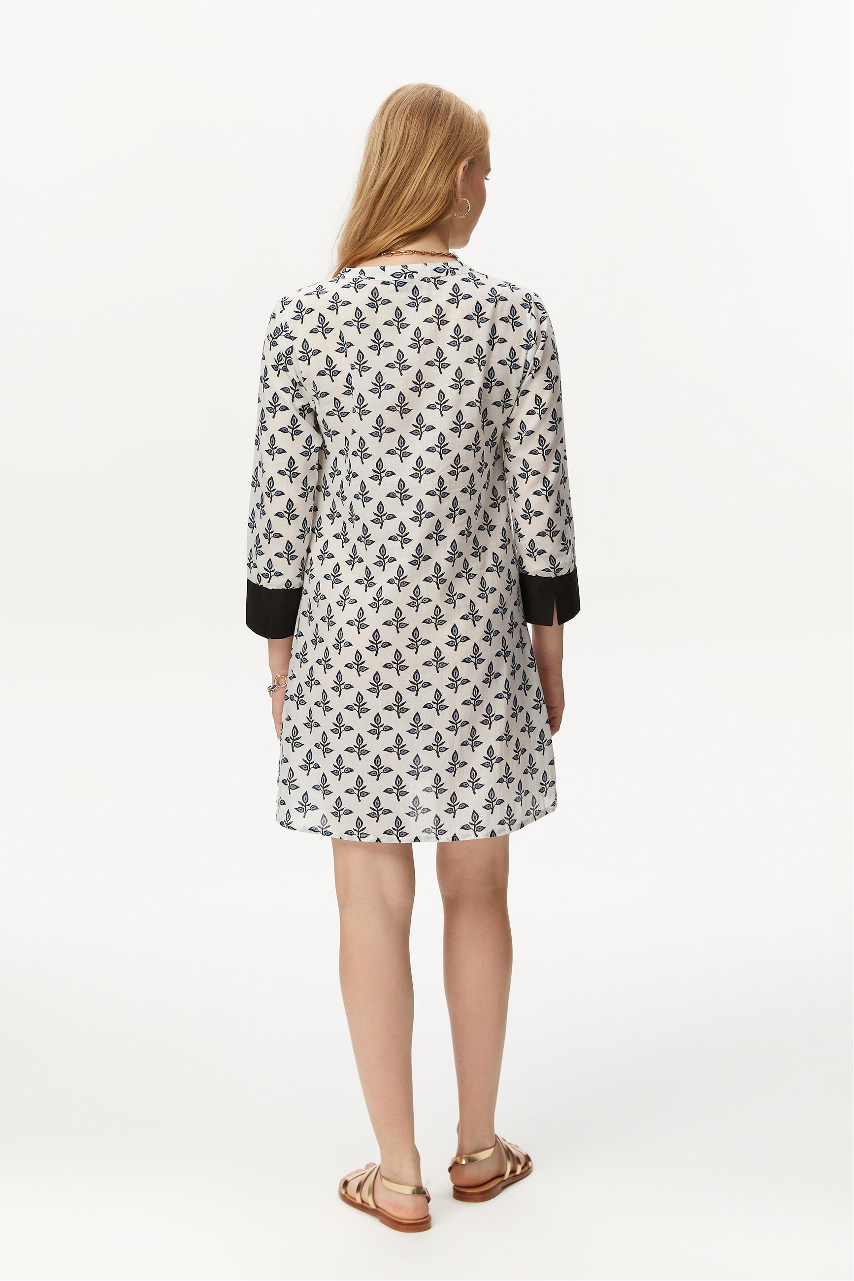 UZUN KOLLU YAPRAK DESENLİ PLAJ ELBİSESİ