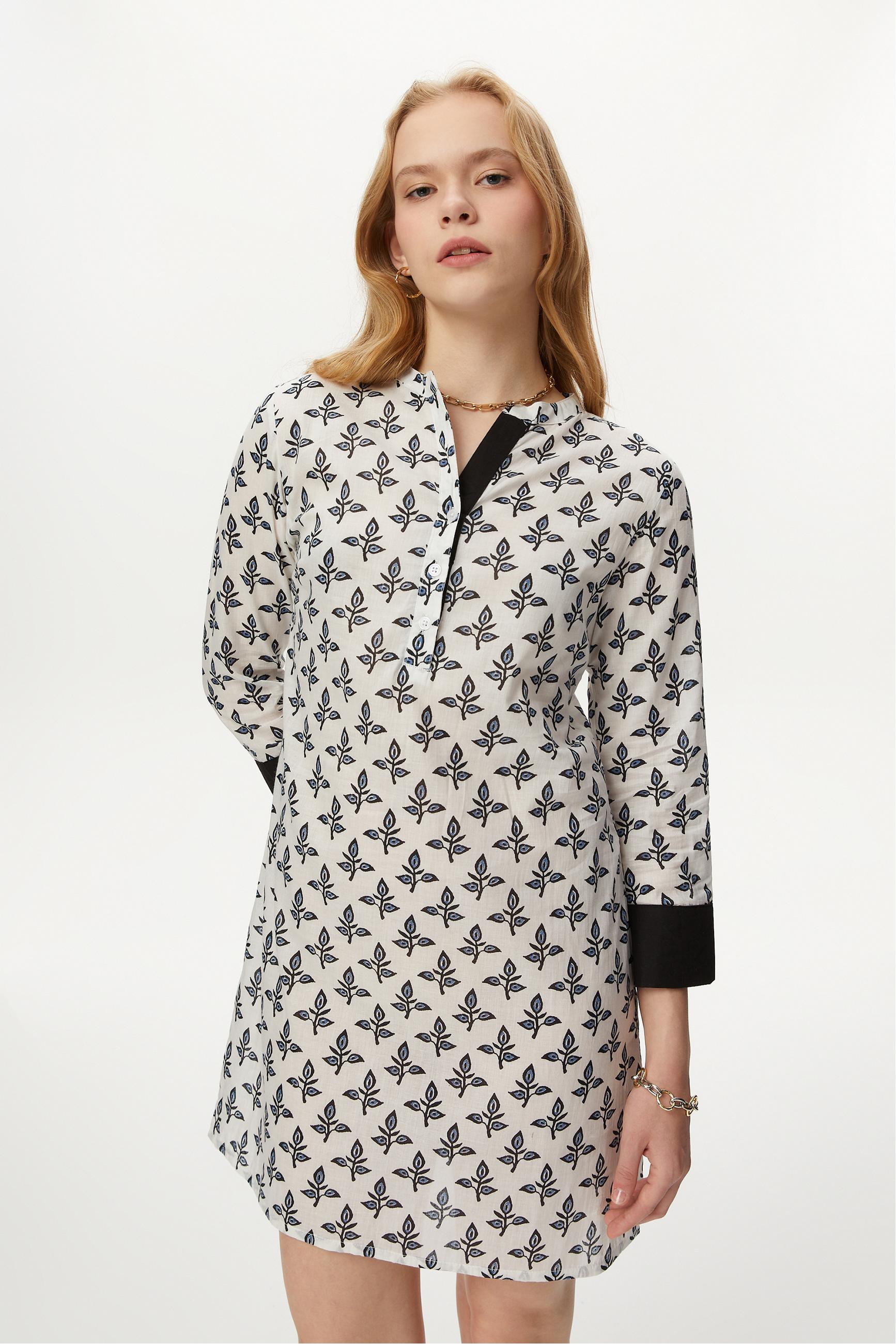 UZUN KOLLU YAPRAK DESENLİ PLAJ ELBİSESİ