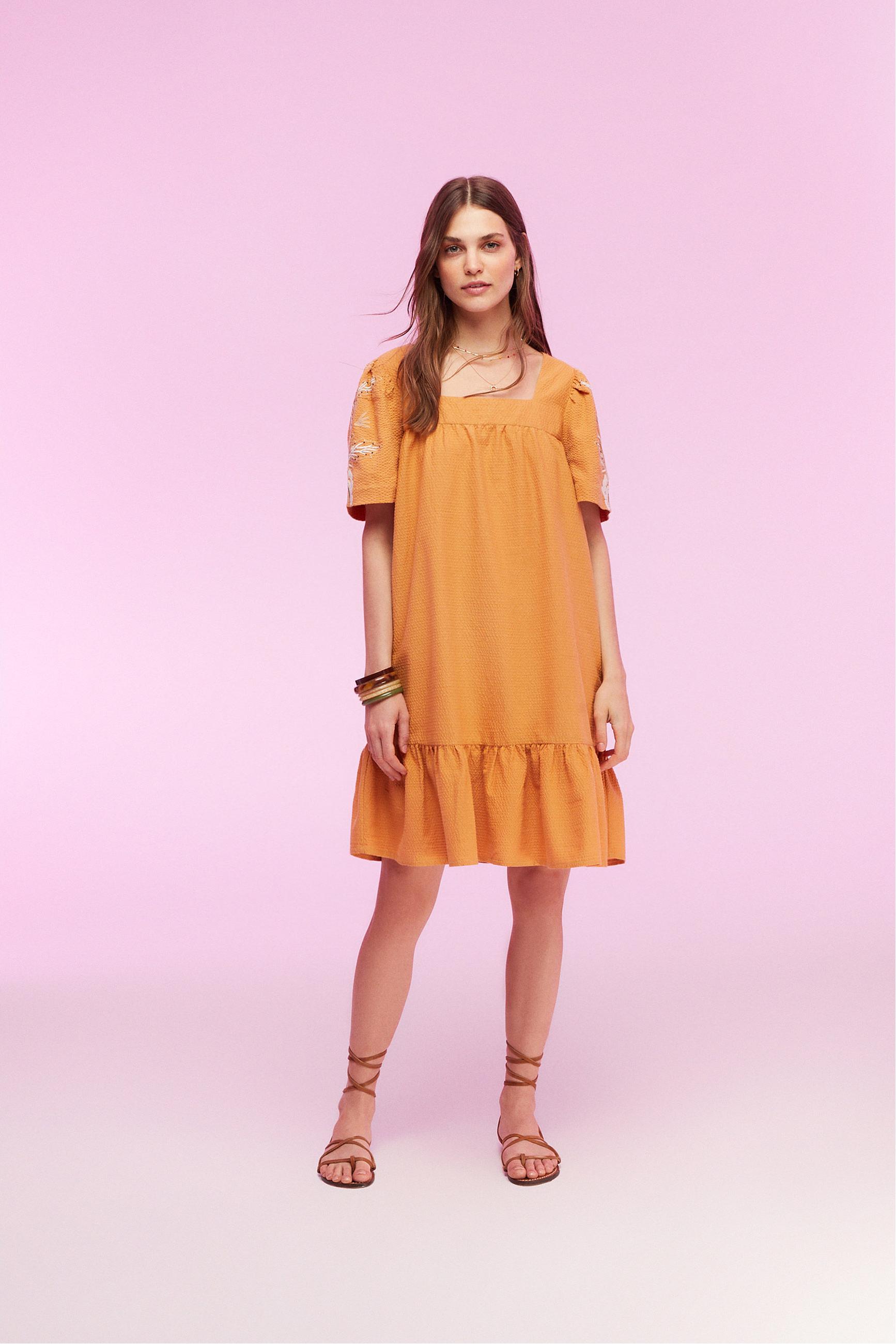 ETNİK DETAYLI KARE YAKA MİDİ ELBİSE