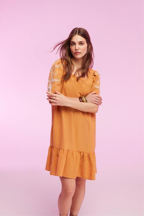  ETNİK DETAYLI KARE YAKA MİDİ ELBİSE