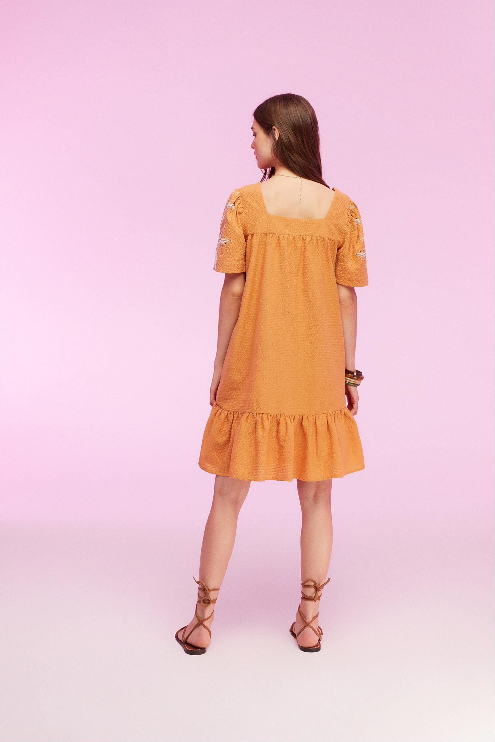 ETNİK DETAYLI KARE YAKA MİDİ ELBİSE